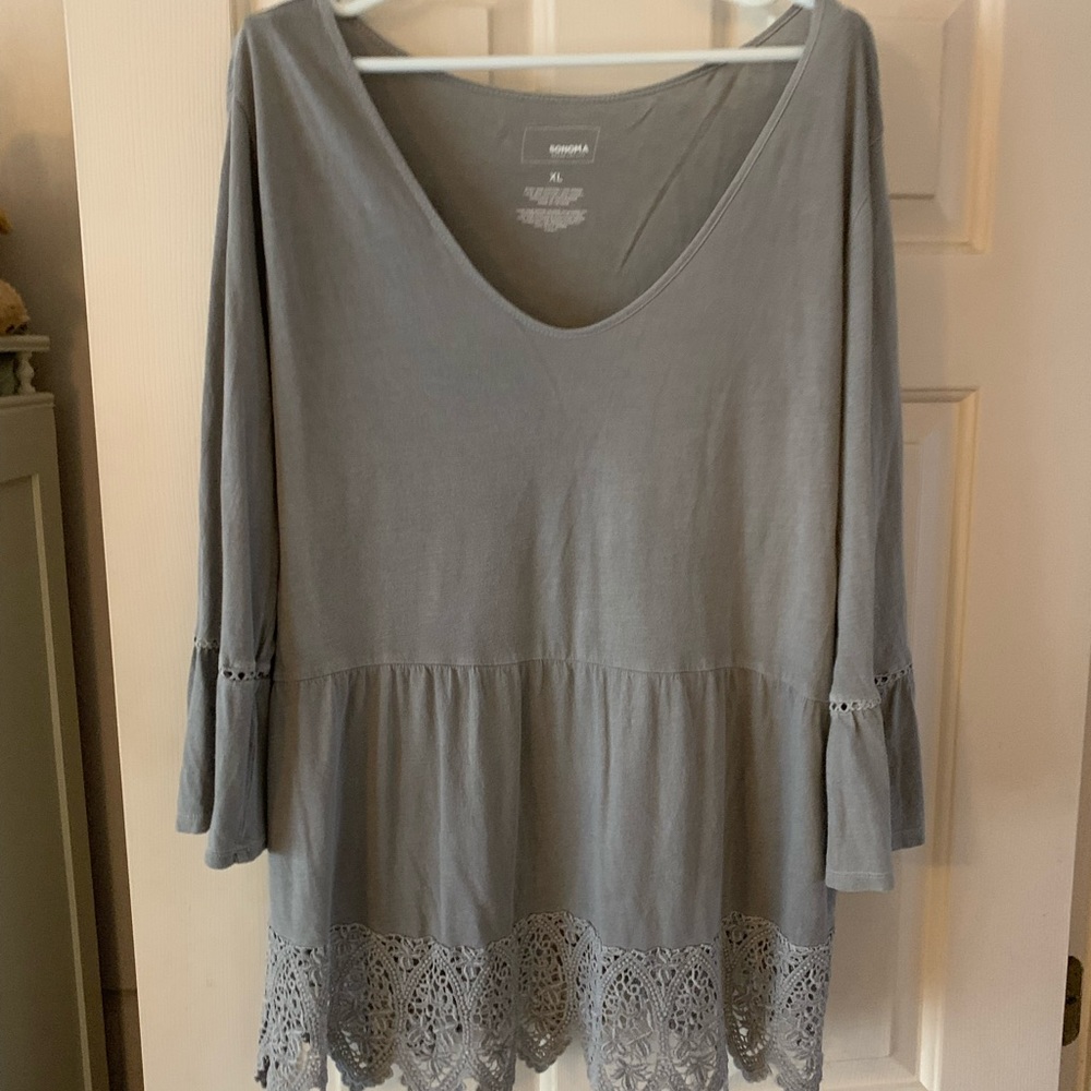 Very soft scoop neck top with bell sleeves and lace detail